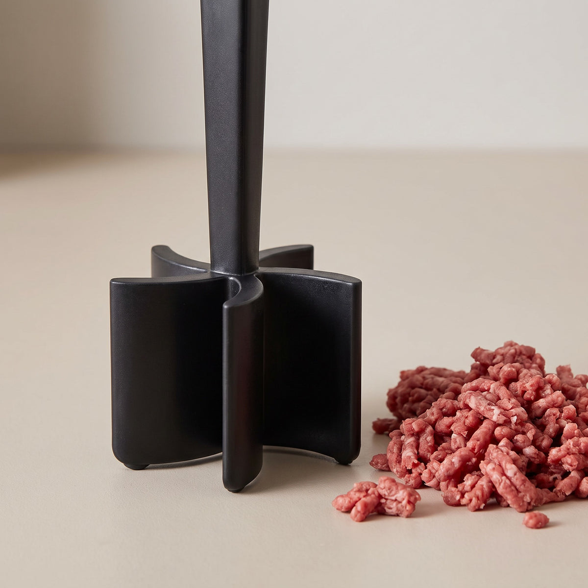 Compact Manual Meat Grinder with Detachable Parts - close-up of the five-blade chopping head
