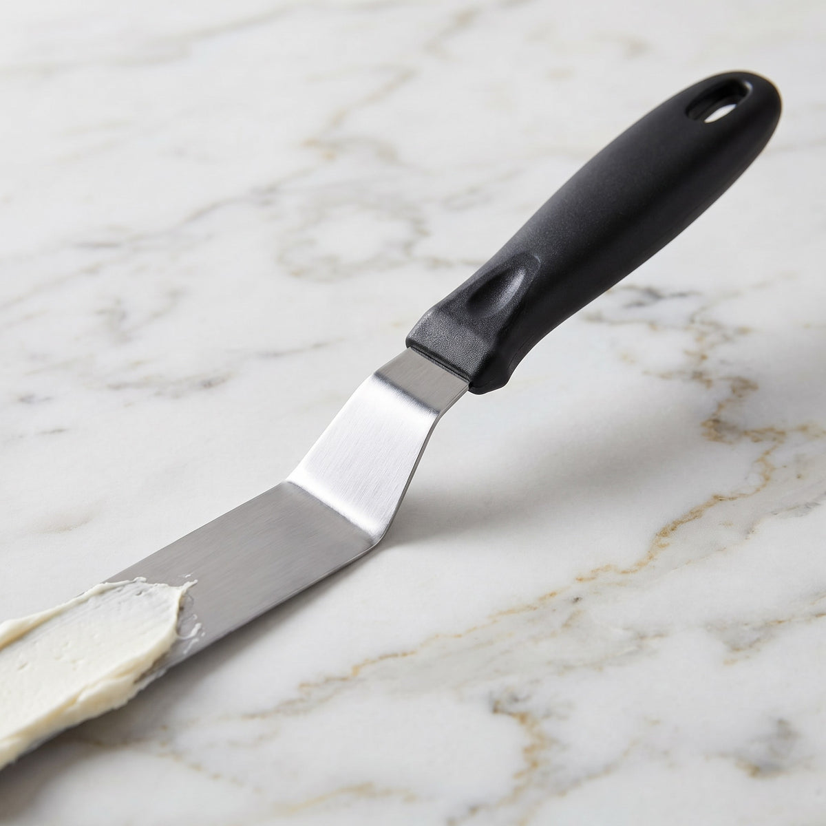Flexible Stainless Steel Offset Icing Spatula - close-up of the angled stainless steel blade and black handle
