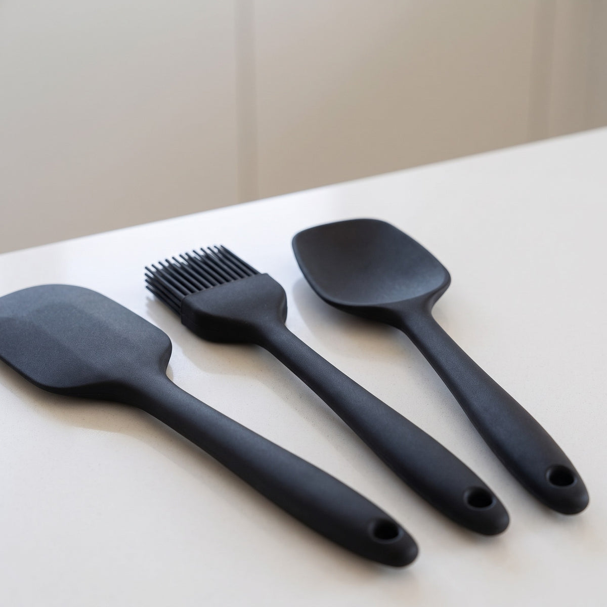 Heat-Resistant One-Piece Silicone Spatula Set with Steel Core - close-up of the seamless one-piece silicone heads