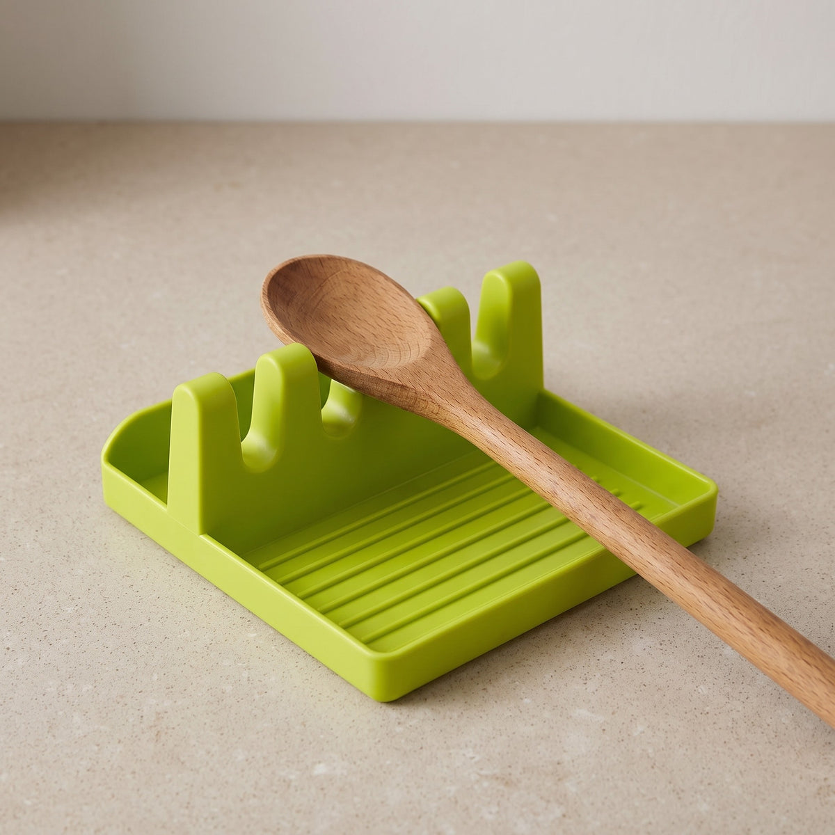 Lid and Spoon Rest with 4 Utensil Slots and Non-Slip Feet - close-up of the drip ribs, raised edges and utensil slots
